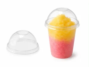 vaso de plastico con tapa con agujero para bebidas